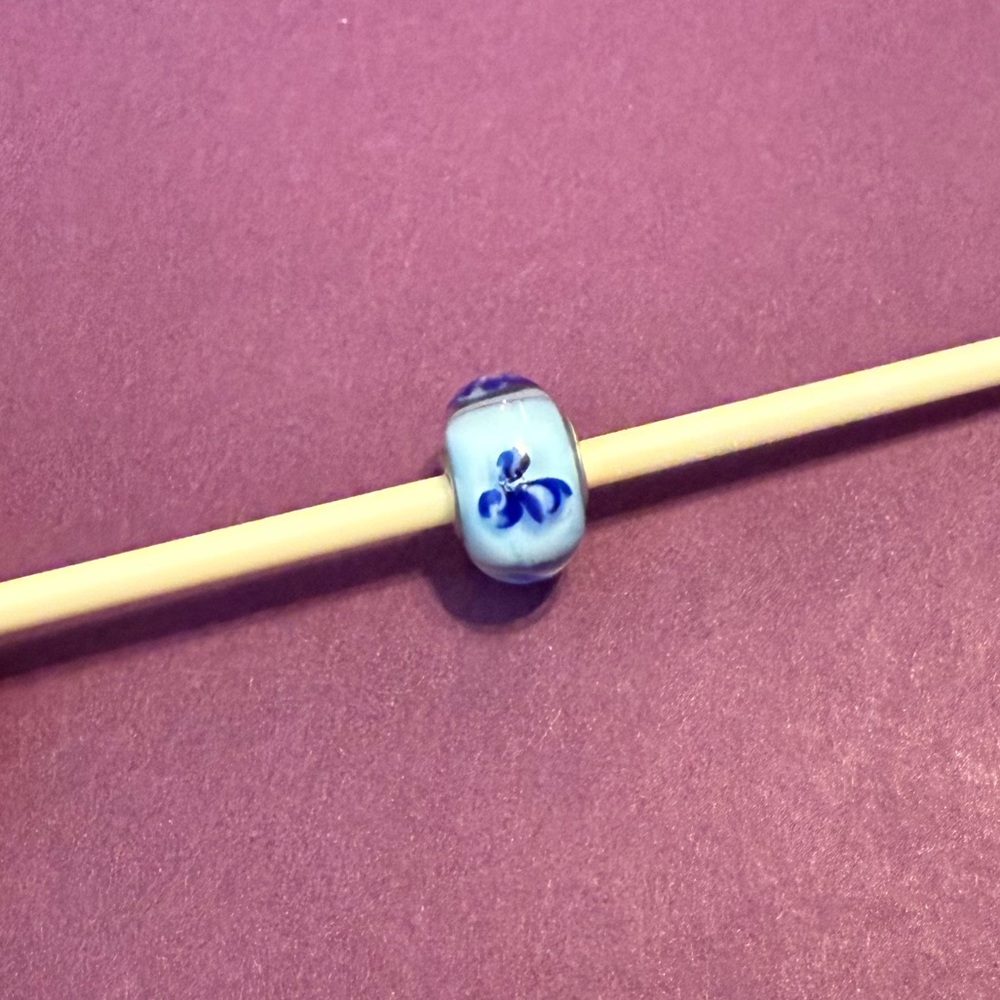 Trollbeads light blue flower glass bead.